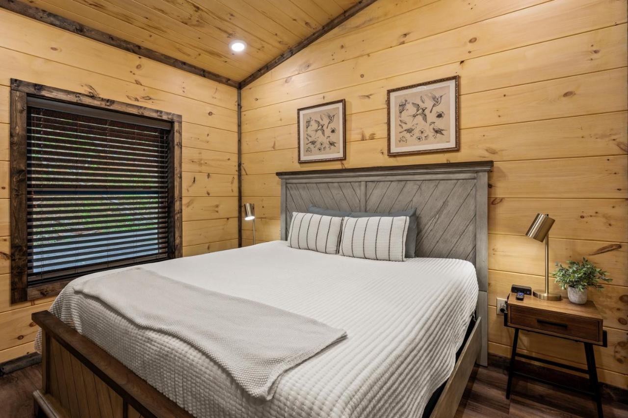 New Cozy Mountain Cabin Hot Tub Near Downtown Гатлинбург Экстерьер фото