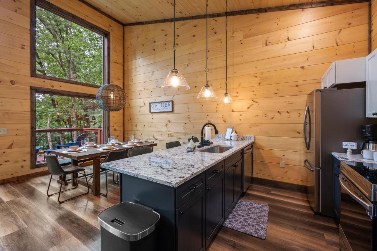 New Cozy Mountain Cabin Hot Tub Near Downtown Гатлинбург Экстерьер фото