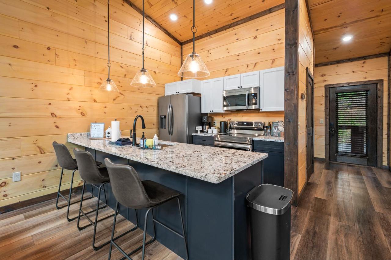 New Cozy Mountain Cabin Hot Tub Near Downtown Гатлинбург Экстерьер фото